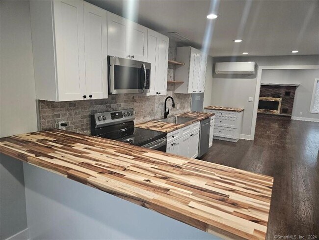 Foto del edificio - 1129 Southford Rd