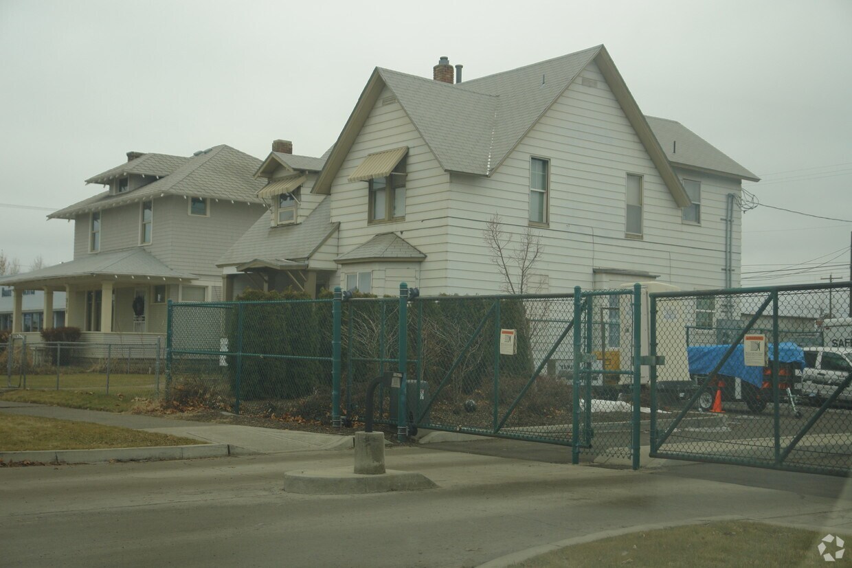 Building Photo - 310 S 3rd St