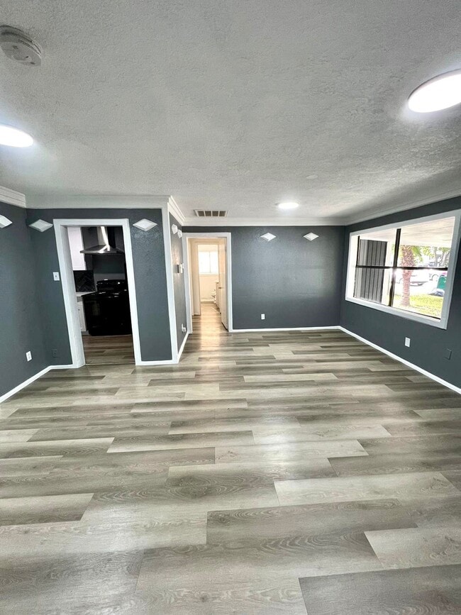 Foto del edificio - 2107 Garvey Dr