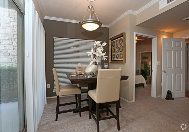 952sf_Two Bedroom_Dining Area - San Marin