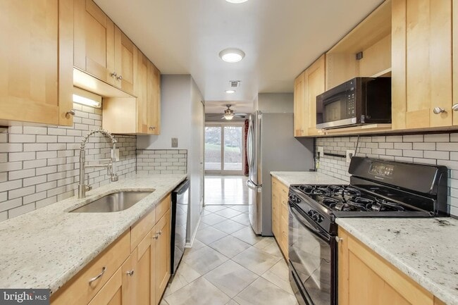 Foto del edificio - 5769 Yellowrose Ct