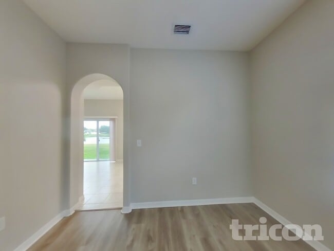 Building Photo - 31027 Bridgegate Dr