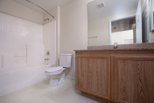 Foto del edificio - Upstairs 2br unit in upscale NW gated community with pool/spa & gym