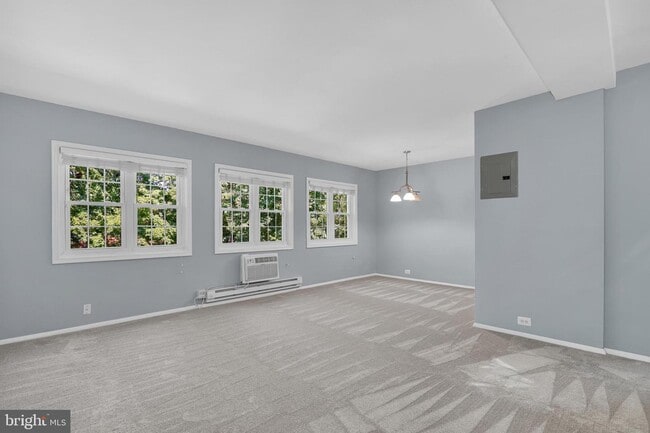 Building Photo - 1322 Martha Custis Dr