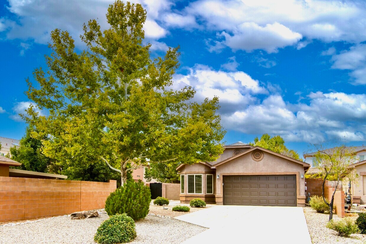 Foto principal - 9005 Rio Galisteo Pl NW