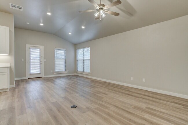 Foto del edificio - 4 Bed 2 Bath Home in South Lubbock! Extend...
