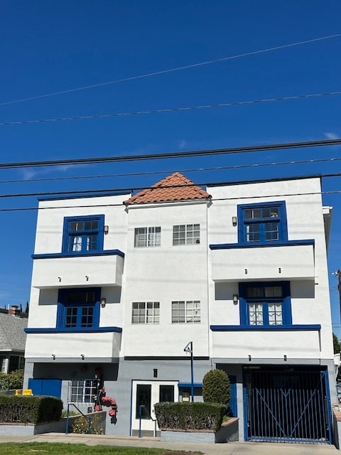 Building Photo - 12241 Moorpark St