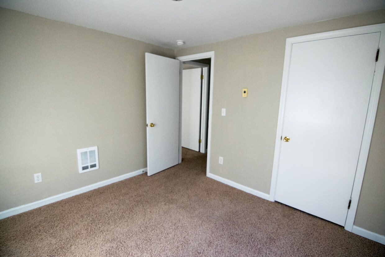 Master BR - 521 G St SE