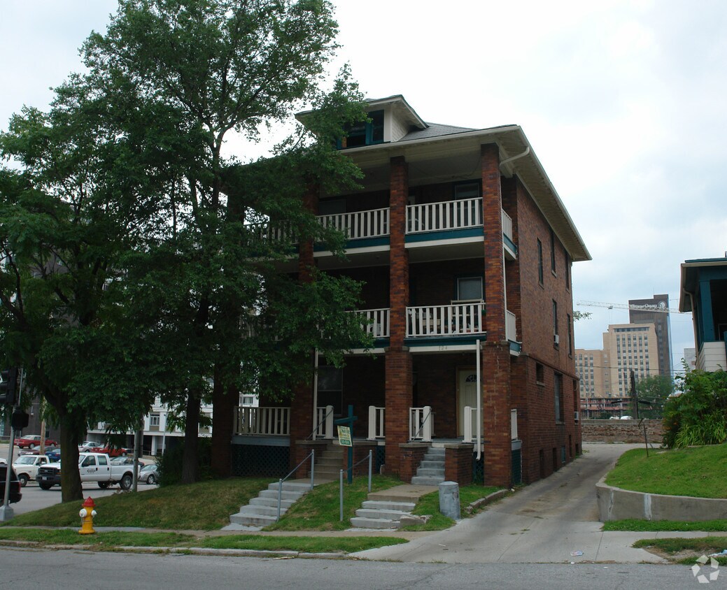 Primary Photo - 122 Park Ave