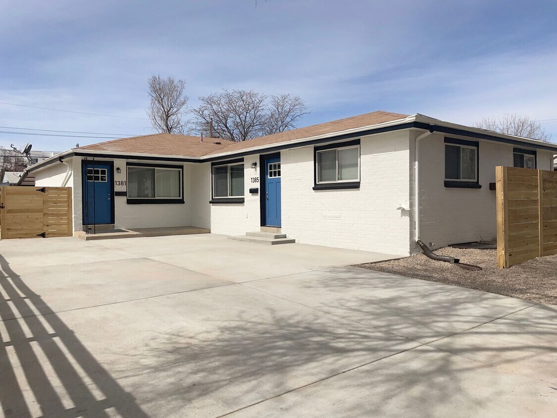 Primary Photo - Stunning & Modern 3 bedroom Triplex!