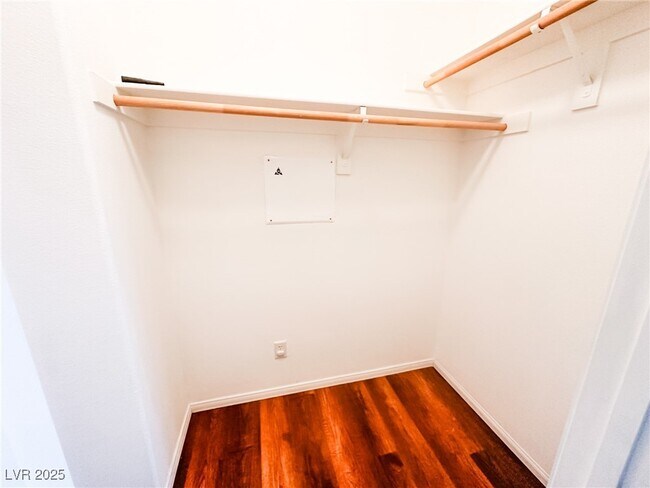 Foto del edificio - 11245 Newbury Hills Ave