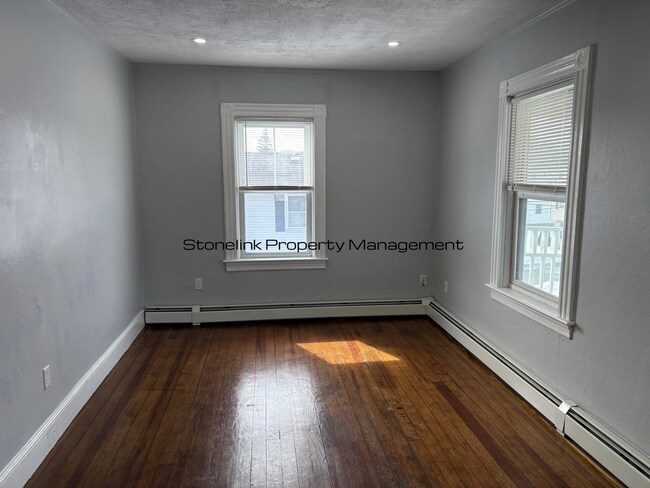 Foto del edificio - 27 Ferncliff Ave