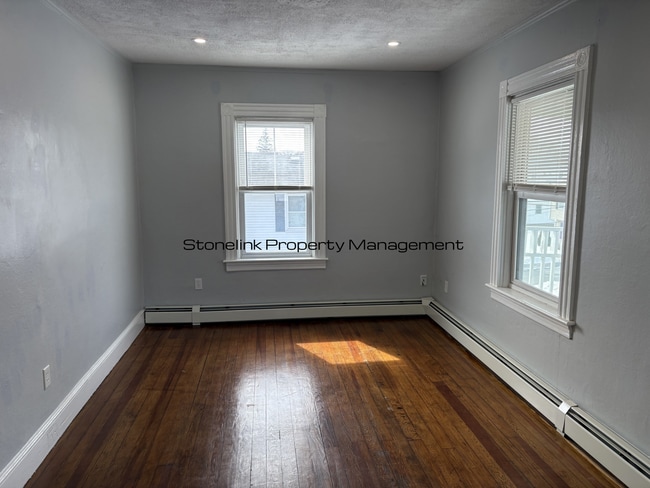 Building Photo - 27 Ferncliff Ave