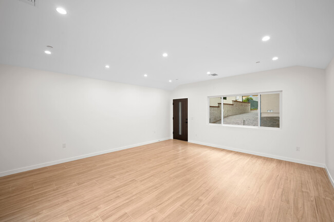 Building Photo - 3031 N Frederic St
