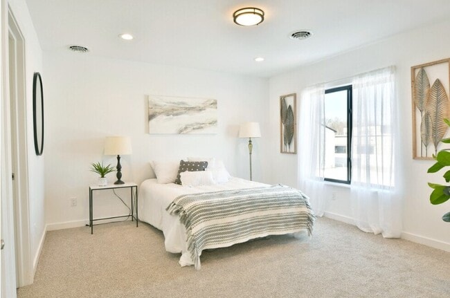 Building Photo - 6412 South Ave