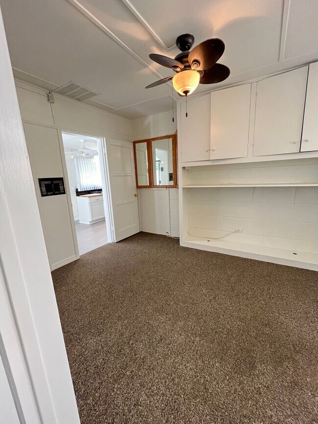 Building Photo - GREAT CORONA DEL MAR 1 BR/1 BA APT.