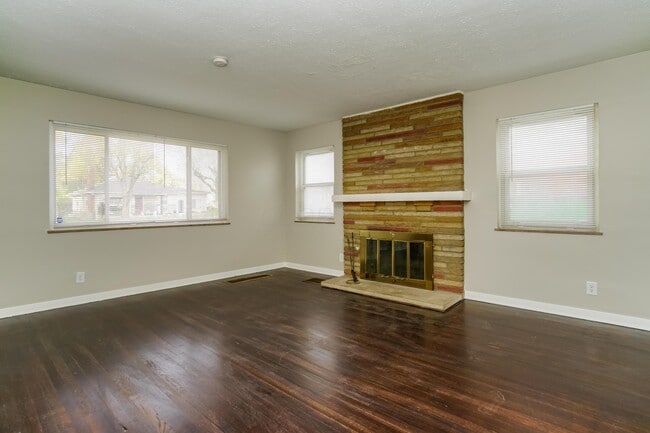 Foto del edificio - 1646 Oakwood Ave