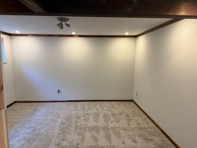 Foto del edificio - Spacious Mid-Century Modern Rental in Cant...
