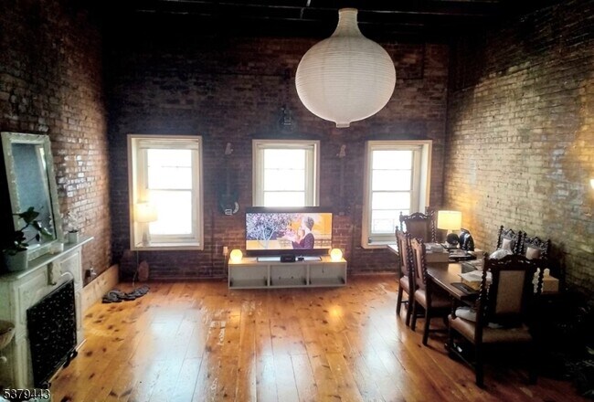 Building Photo - 45 Halsey St