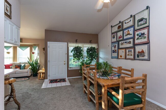 Building Photo - Great End Unit Townhouse in School District 20!