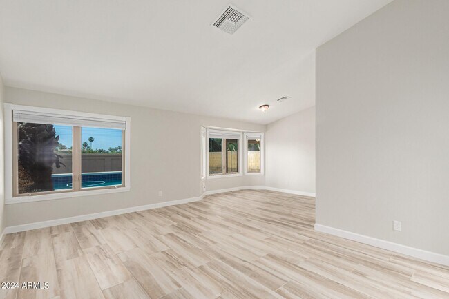 Foto del edificio - 10185 E Becker Ln