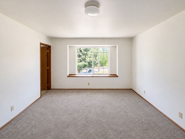 Foto del edificio - 1817 NW Mulholland Blvd