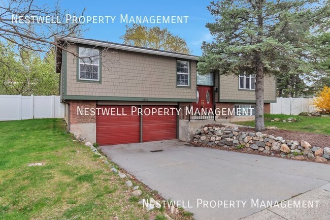 Foto del edificio - 3462 Greenhills Dr