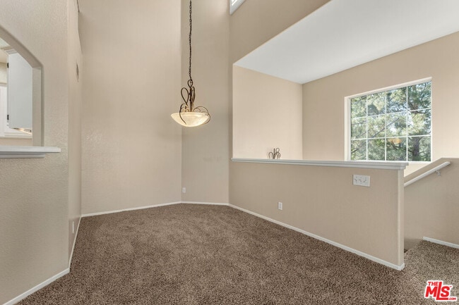 Building Photo - 1010 S Farralon Ln
