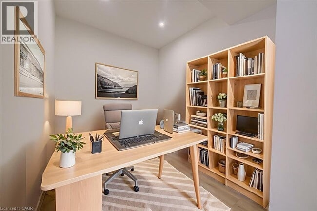 Photo du bâtiment - 25 Wellington St S