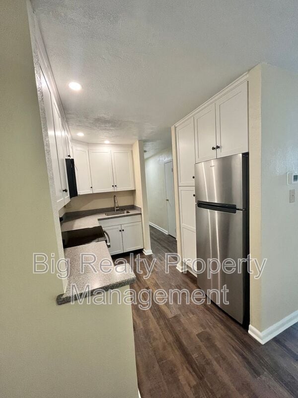 Building Photo - 120 N Penn St