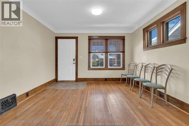 Photo du bâtiment - 1006 Pillette Rd