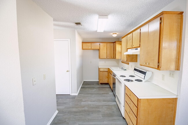 Foto del edificio - 5742 Dartmouth Dr