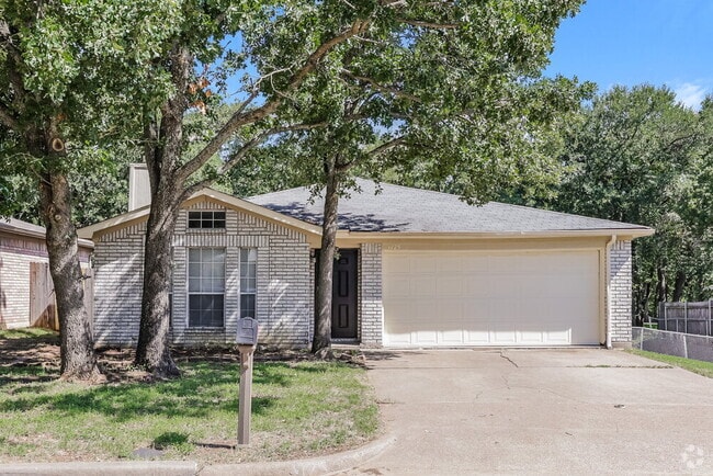 Building Photo - 1125 Hidden Creek Dr