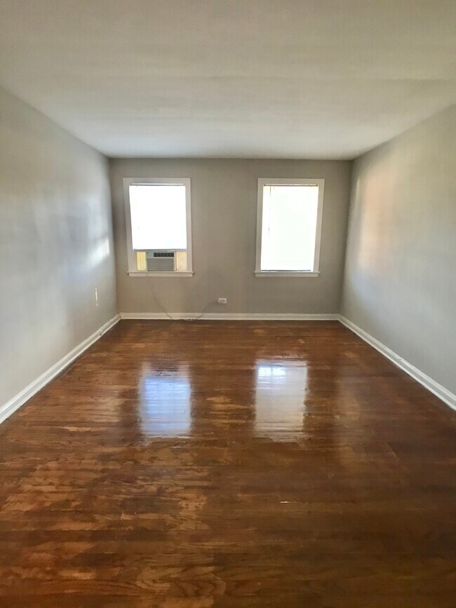 Building Photo - 2850 Fairway Dr