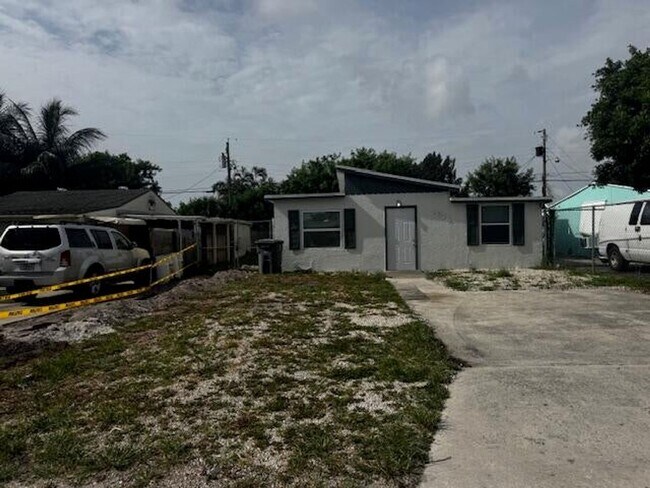 Foto del edificio - 1214 Highview Rd