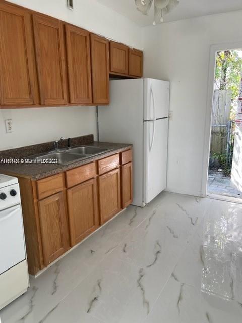 Foto del edificio - 4953 SW 26th Ave