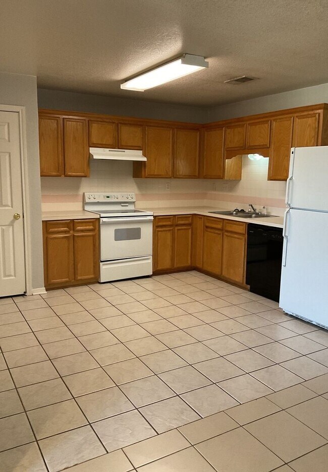 Foto del edificio - RENT REDUCTION - AVAILABLE NOW!