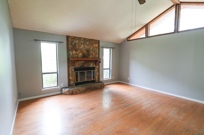 Building Photo - 137 Porter Dr