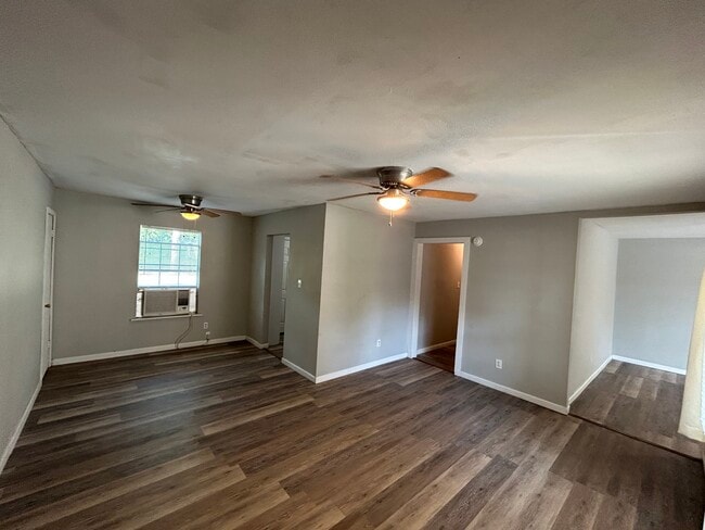 Building Photo - 614 Hickory