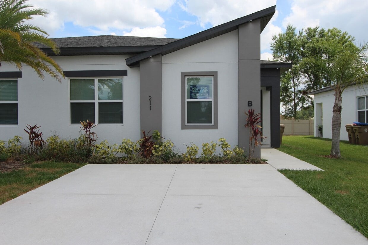 Primary Photo - Beautiful 3 BR/2 BA Home in Poinciana!
