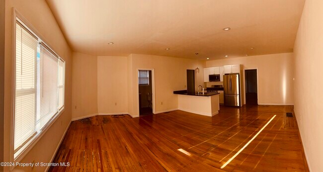 Building Photo - 117 Willow St