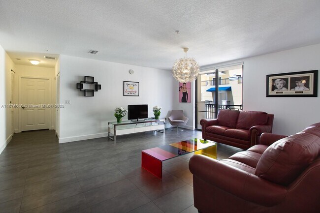 Foto del edificio - 8390 SW 72nd Ave