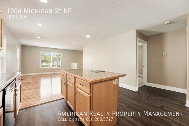 Foto del edificio - 1706 Michigan St NE