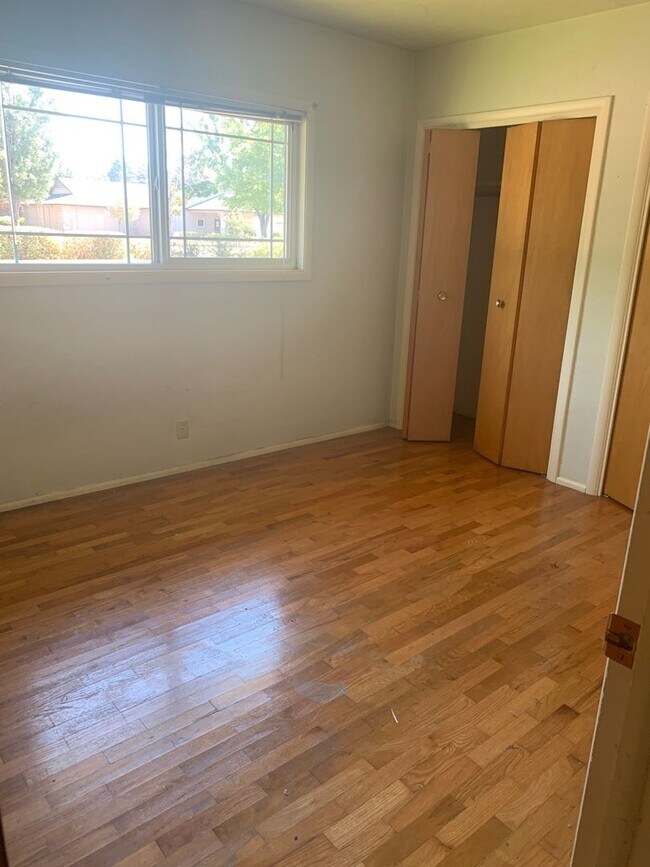 Building Photo - Hayden Bridge Single Level Duplex