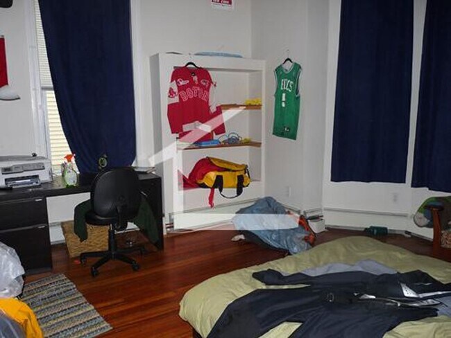 Foto del edificio - 13 Farrington Ave