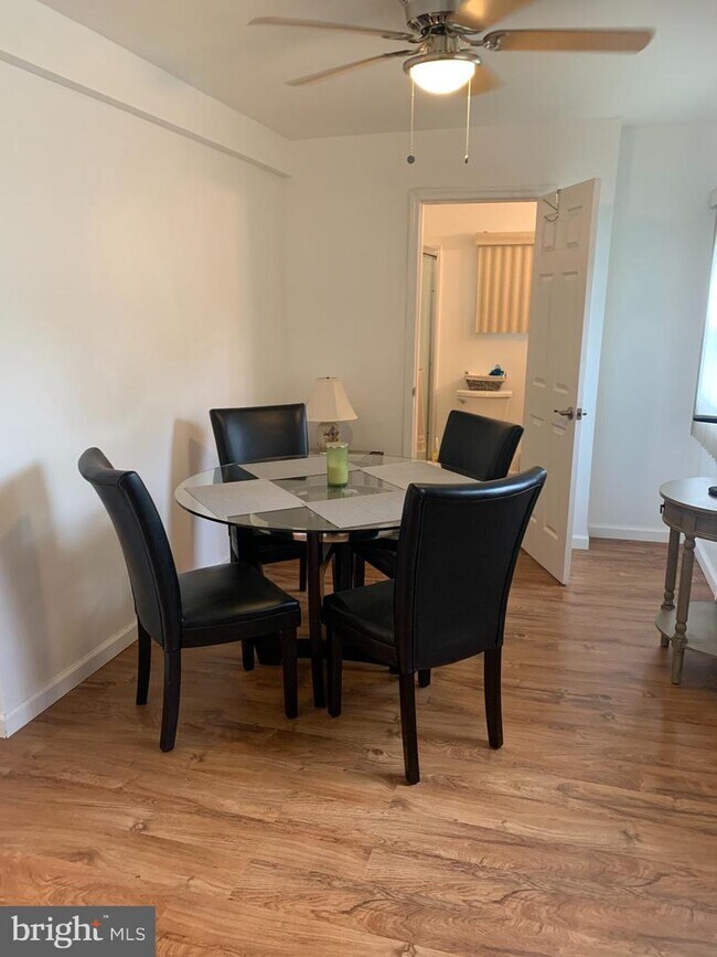 Foto del edificio - 303 Maple Ave