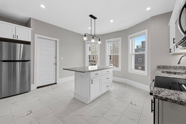 Foto del edificio - 921-923-923 E Broadway