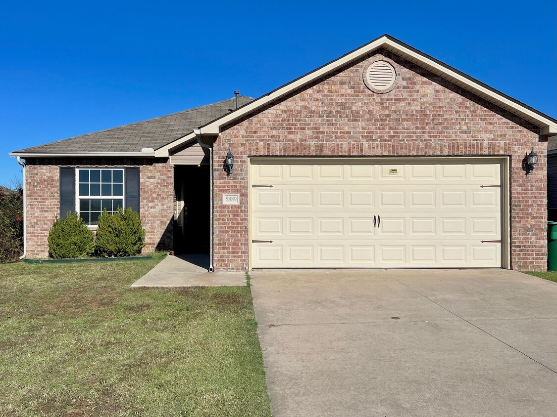 Foto principal - Charming Single-Story Near Heart of Bixby!