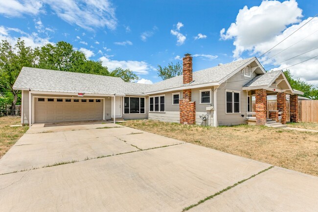 Foto del edificio - 3 Bedroom/2 Bath Los Angeles Heights Subdi...