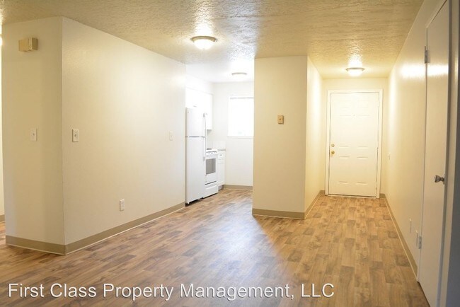Building Photo - 9555 SW Hall Blvd